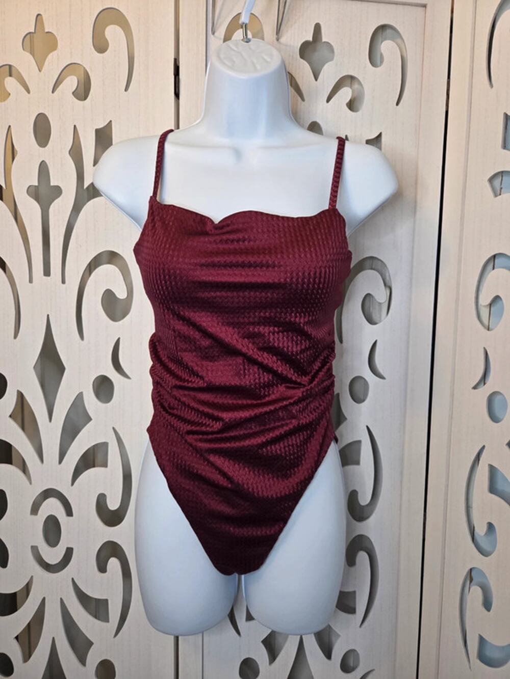 Berlook Burgundy One Piece Swimsuit Textured Ruched Open Back Small